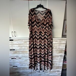 🤎 Maurices Faux Wrap Hi-Low Maxi Dress 2X Boho Flowy Plus Size Chevron 🍂